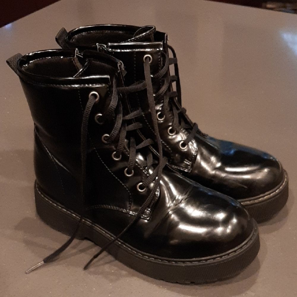 ILIA Black Combat Boots with Ankle Height and Sturdy Sole